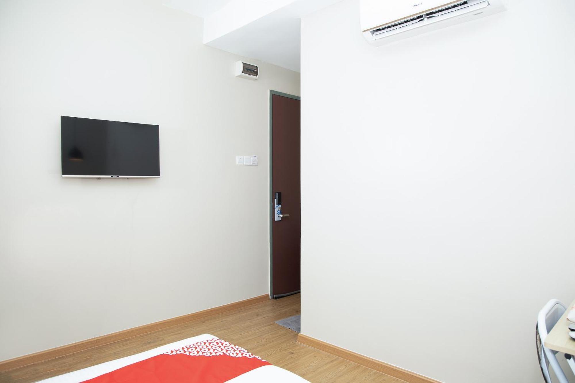 Capital O 90406 Mirani Hotel أمبانغ المظهر الخارجي الصورة